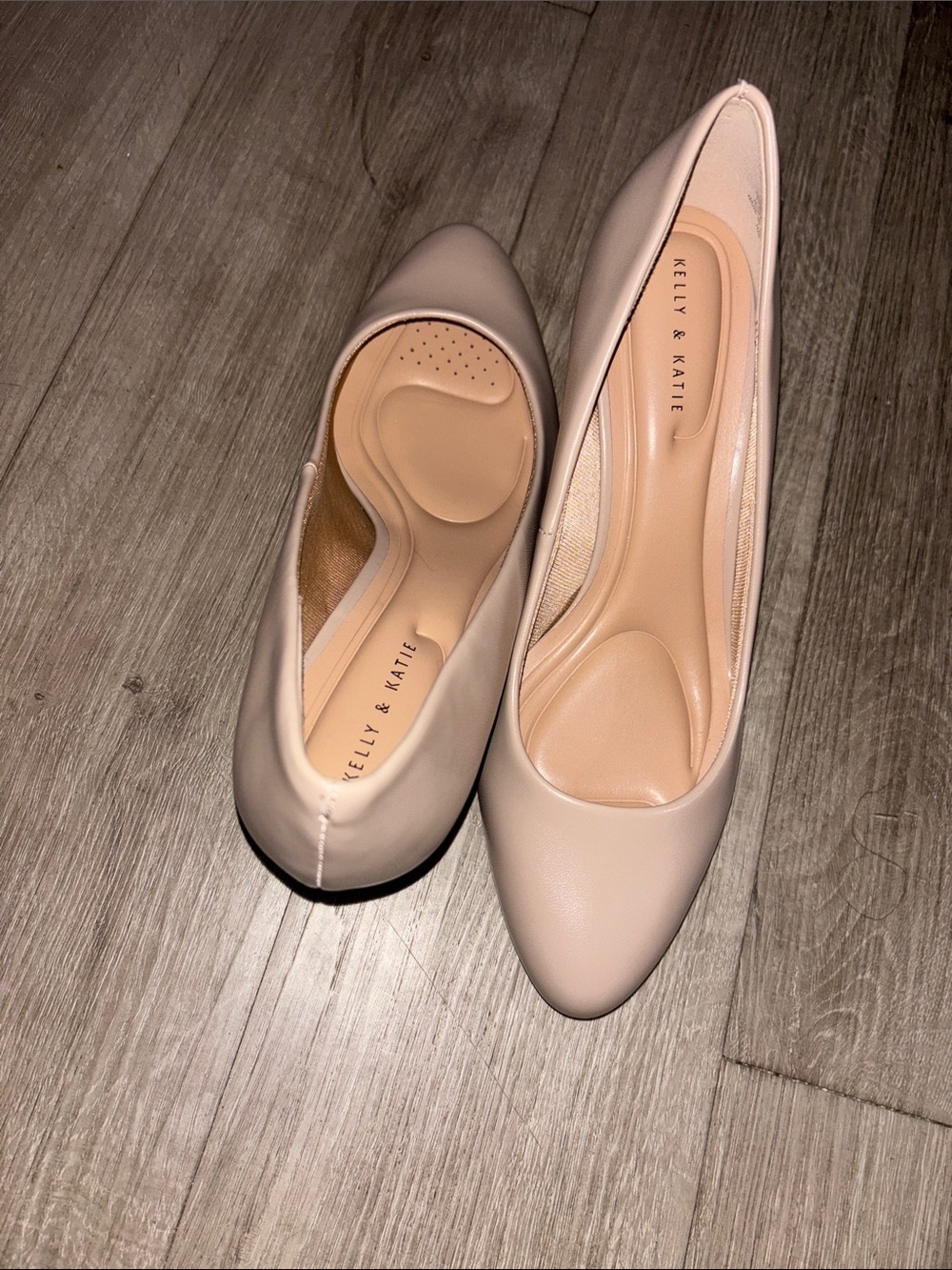 Kelly & Katie Women's Nude Pointed-Toe heels